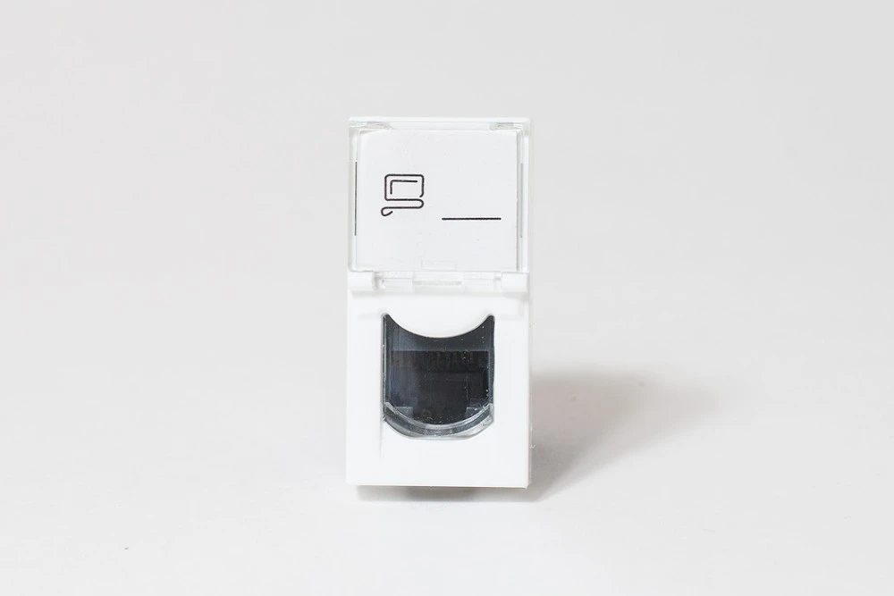 Розетка информационная UTP 1хRJ45 22,5х45 cat5e
