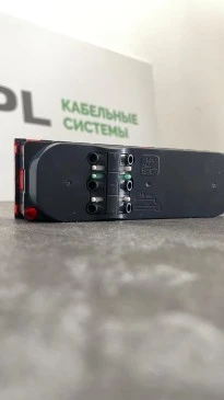 Розетка электрическая 3х2К+З со шторками, 
с безвинтовым зажимом, 
под углом 45гр (красный)