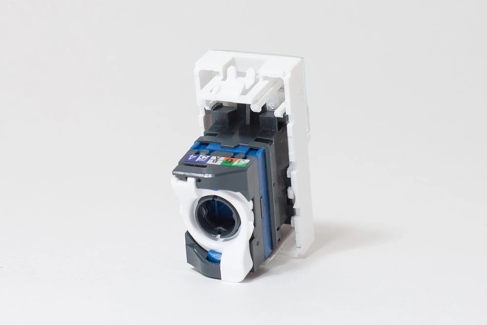 Розетка информационная UTP 1хRJ45 22,5х45 cat5e