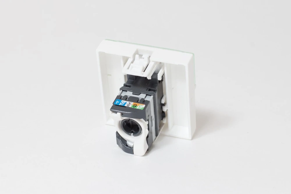 Розетка информационная UTP 1хRJ45 45х45 cat5е