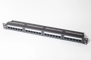 Коммутационная панель 19" категории 6, UTP, 1U, 24 порта, с метками для маркировки, нумерацией портов, с задним организатором, черный